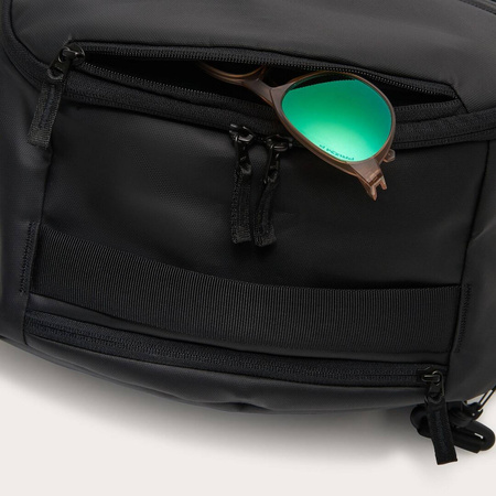 Plecak miejski unisex Oakley ROVER CONVERTIBLE czarny FOS901653-02E