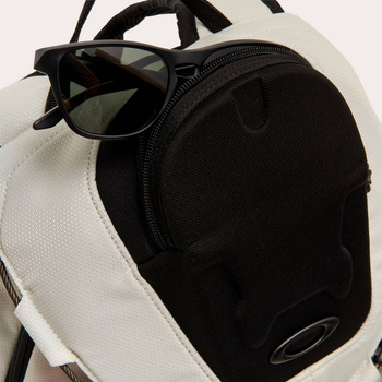 Plecak miejski unisex Oakley BATHROOM SINK RC biały FOS901477-68S