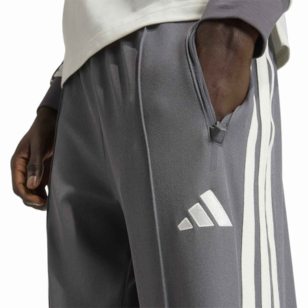 Spodnie dresowe męskie adidas MERCEDES-AMG PETRONAS FORMULA 1 TEAM SILVER szare KR3571