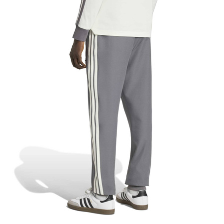 Spodnie dresowe męskie adidas MERCEDES-AMG PETRONAS FORMULA 1 TEAM SILVER szare KR3571