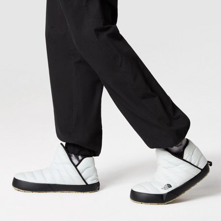 Kapcie damskie The North Face THERMOBALL TRACTION białe NF0A331HQ4C