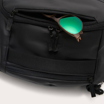 Plecak miejski unisex Oakley ROVER CONVERTIBLE czarny FOS901653-02E
