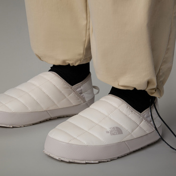 Kapcie damskie The North Face THERMOBALL V TRACTION beżowe NF0A3V1H32F